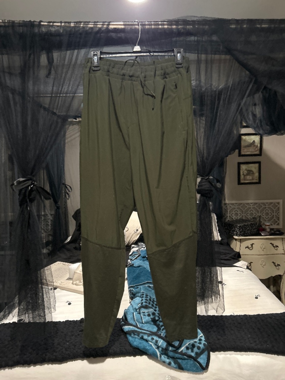 Army Green tracksuit pants with side pockets with zippers